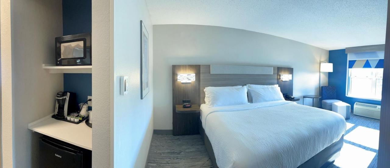 Holiday Inn Express & Suites Marquette, An Ihg Hotel Экстерьер фото