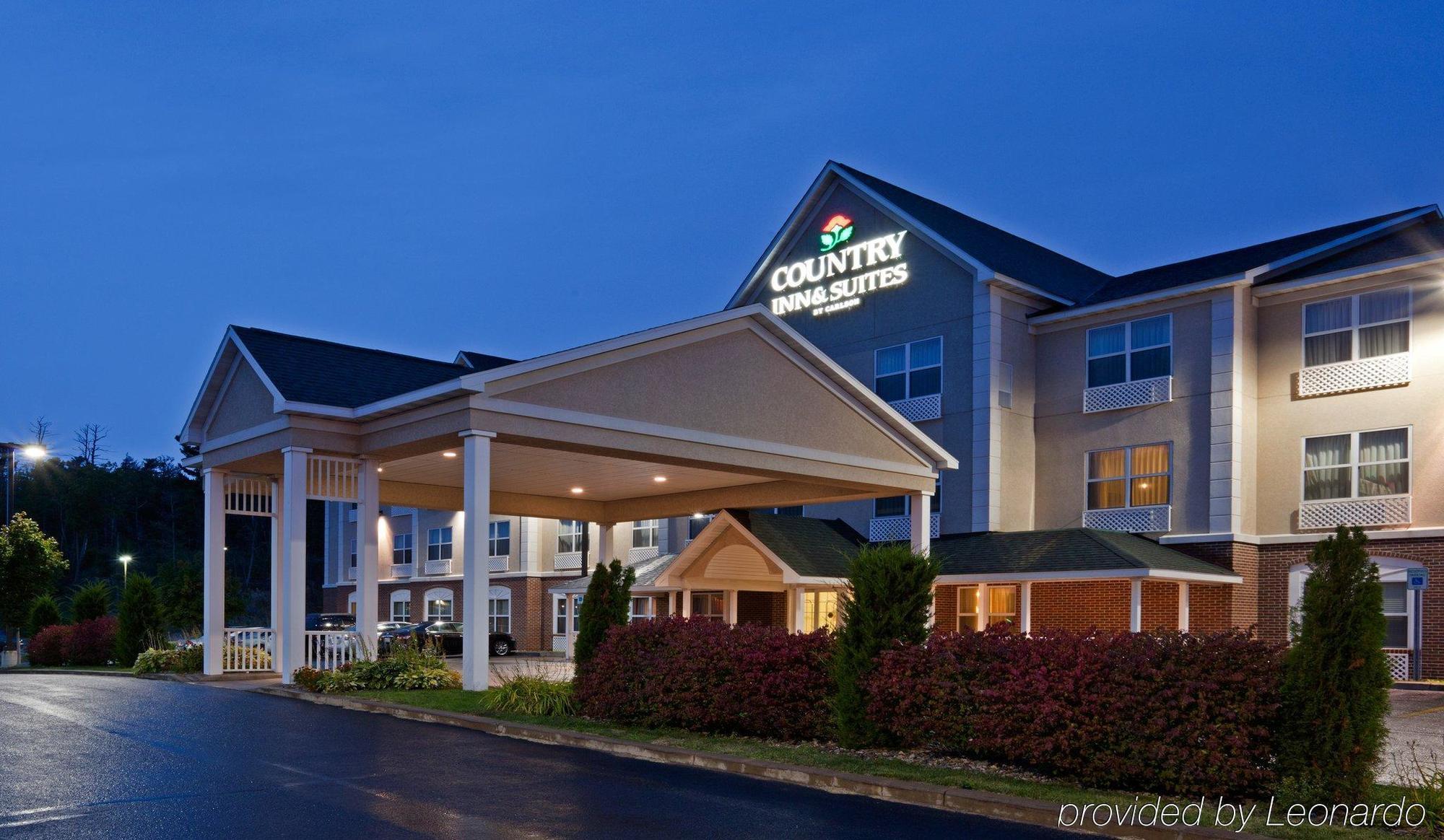 Holiday Inn Express & Suites Marquette, An Ihg Hotel Экстерьер фото