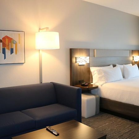Holiday Inn Express & Suites Marquette By Ihg Экстерьер фото