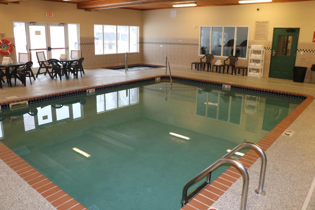 Holiday Inn Express & Suites Marquette By Ihg Экстерьер фото