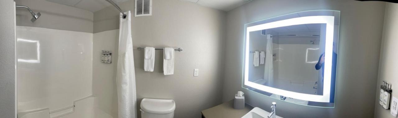 Holiday Inn Express & Suites Marquette By Ihg Экстерьер фото