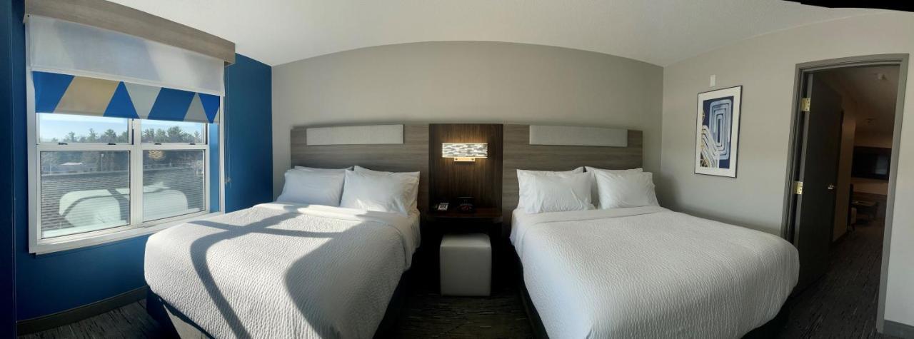 Holiday Inn Express & Suites Marquette By Ihg Экстерьер фото