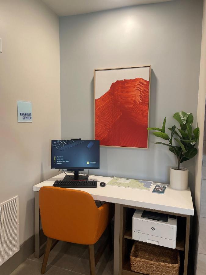 Holiday Inn Express & Suites Marquette By Ihg Экстерьер фото
