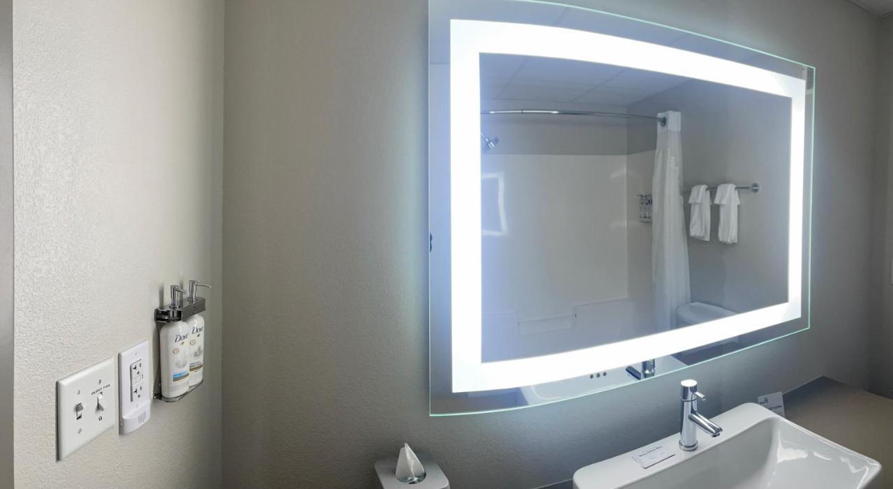 Holiday Inn Express & Suites Marquette By Ihg Экстерьер фото