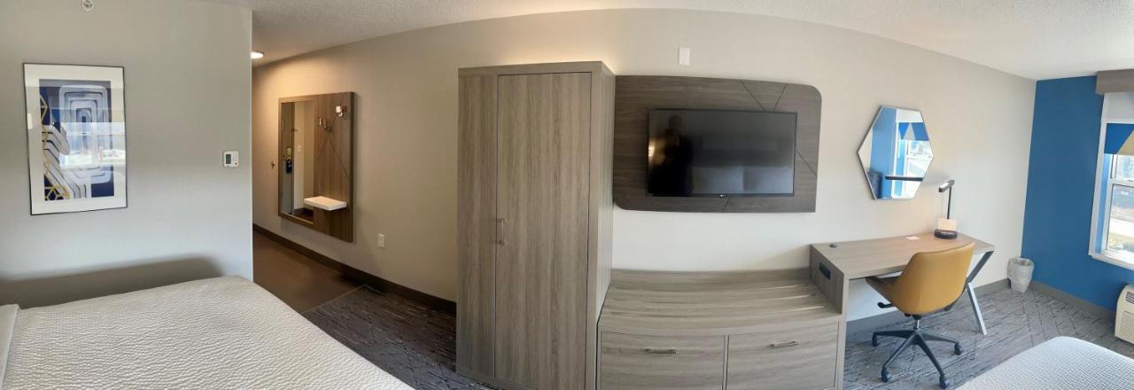 Holiday Inn Express & Suites Marquette By Ihg Экстерьер фото