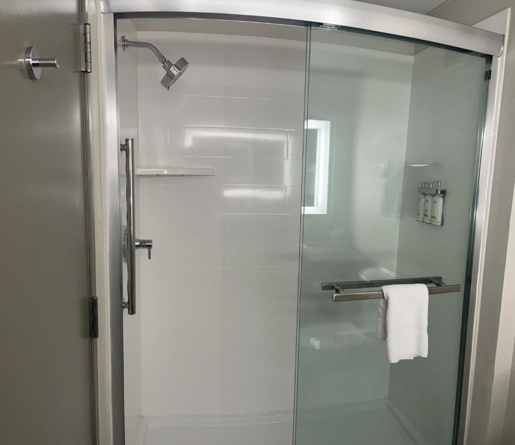 Holiday Inn Express & Suites Marquette By Ihg Экстерьер фото