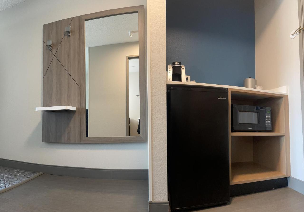 Holiday Inn Express & Suites Marquette By Ihg Экстерьер фото