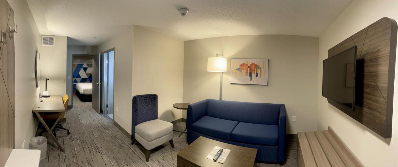 Holiday Inn Express & Suites Marquette By Ihg Экстерьер фото