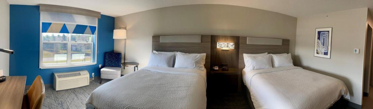 Holiday Inn Express & Suites Marquette By Ihg Экстерьер фото