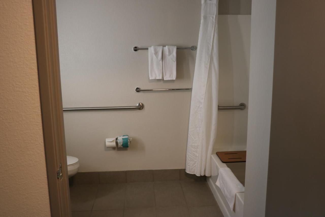 Holiday Inn Express & Suites Marquette By Ihg Экстерьер фото