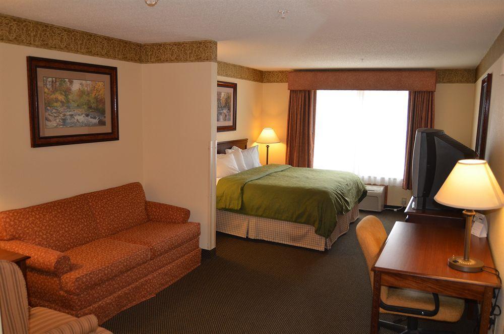 Holiday Inn Express & Suites Marquette By Ihg Номер фото
