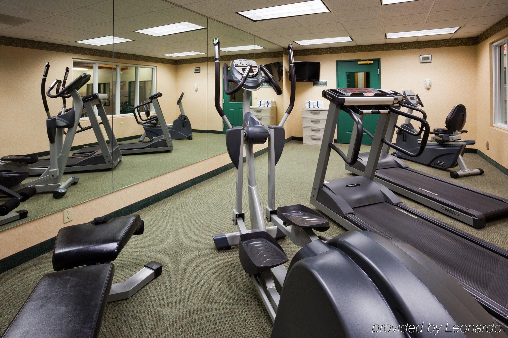 Holiday Inn Express & Suites Marquette By Ihg Экстерьер фото