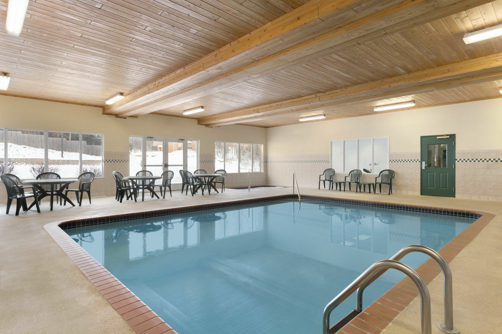 Holiday Inn Express & Suites Marquette By Ihg Экстерьер фото