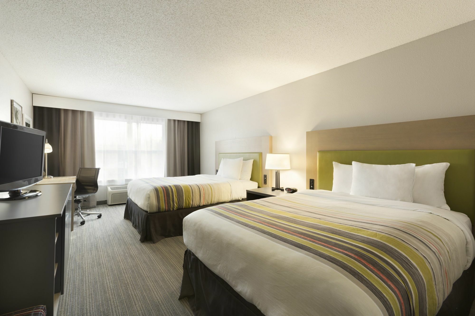 Holiday Inn Express & Suites Marquette By Ihg Экстерьер фото